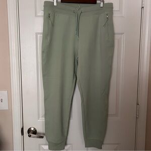 Old Navy Dynamic Fleece Joggers Size Large